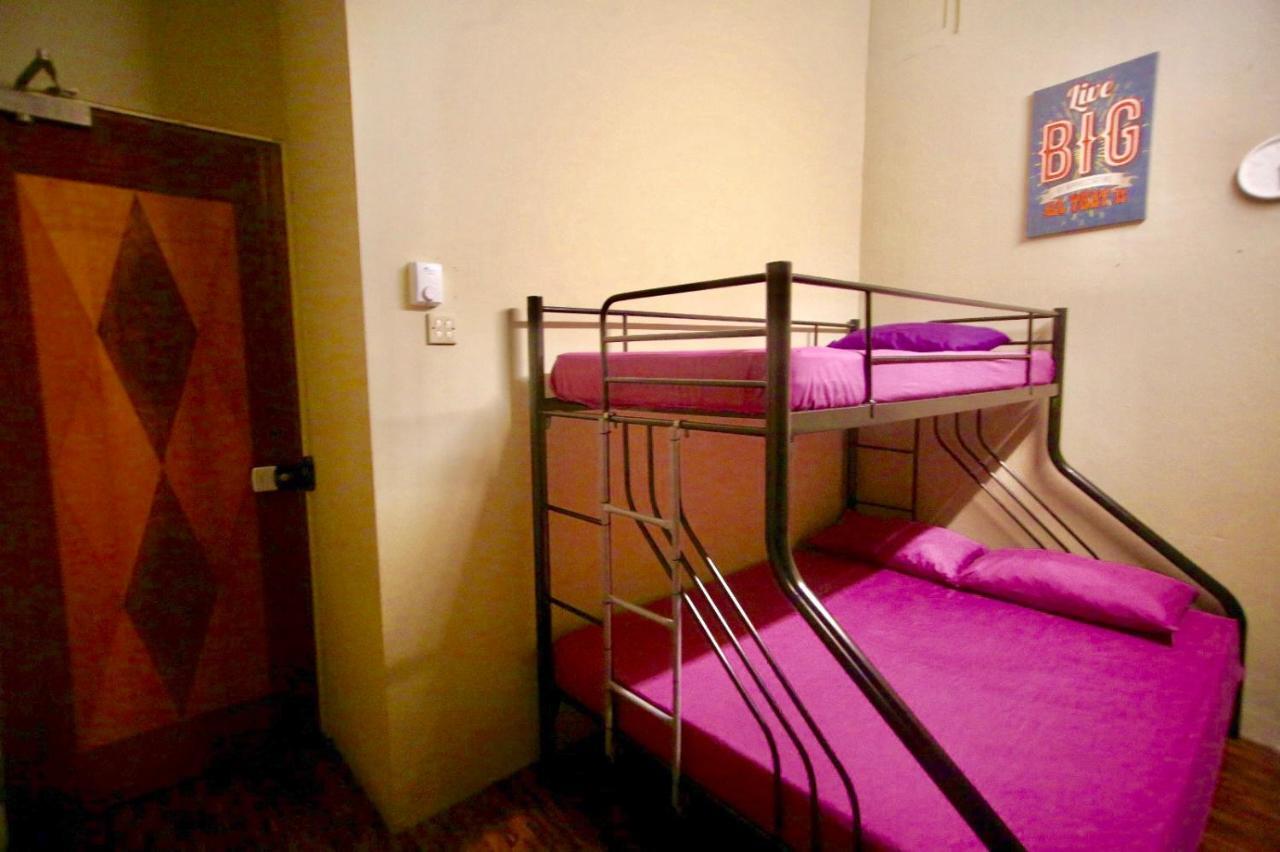 Asrama Backpacker Cozy Corner *